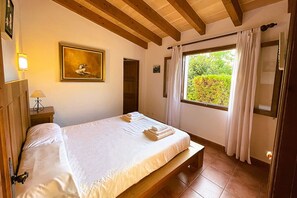 3 bedrooms, iron/ironing board, travel crib, free WiFi
