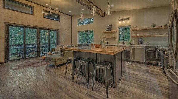 المنشأة من الداخل