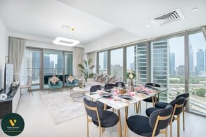 In-room dining - Vogue | Downtown with Direct Access to Dubai Mall (Dubai)