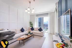 Royal Apartment | Living area | 65-inch LED TV with satellite channels - Vogue - Downtown Views- II (Dubai)
