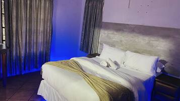 Room | 5 bedrooms, iron/ironing board, free WiFi