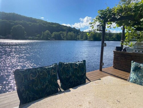 Enchanting, romantic and fun river getaway
