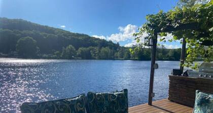 Enchanting, romantic and fun river getaway