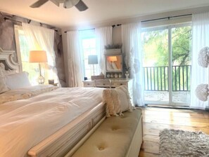 3 bedrooms, desk, iron/ironing board, travel cot