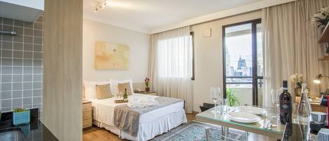 Apartment | Desk, free WiFi, bed sheets