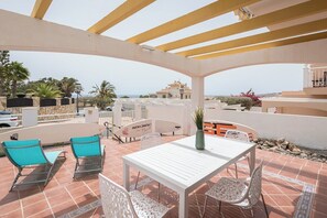 Outdoor dining - Home2book Serenity Retreat with Terrace (Antigua)