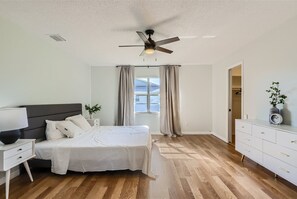 3 quartos, ferros/tábuas de passar roupa, Wi-Fi, roupa de cama