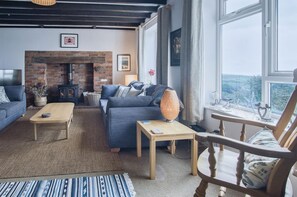 Smart TV, fireplace - Windy Walls -  3 Bedroom Holiday Home - Rhossili (Swansea)