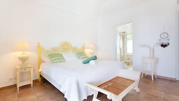 5 bedrooms, in-room safe, desk, iron/ironing board