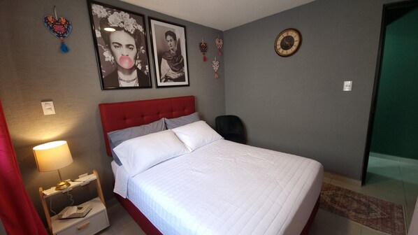 2 chambres, coffre-fort, fer et planche à repasser