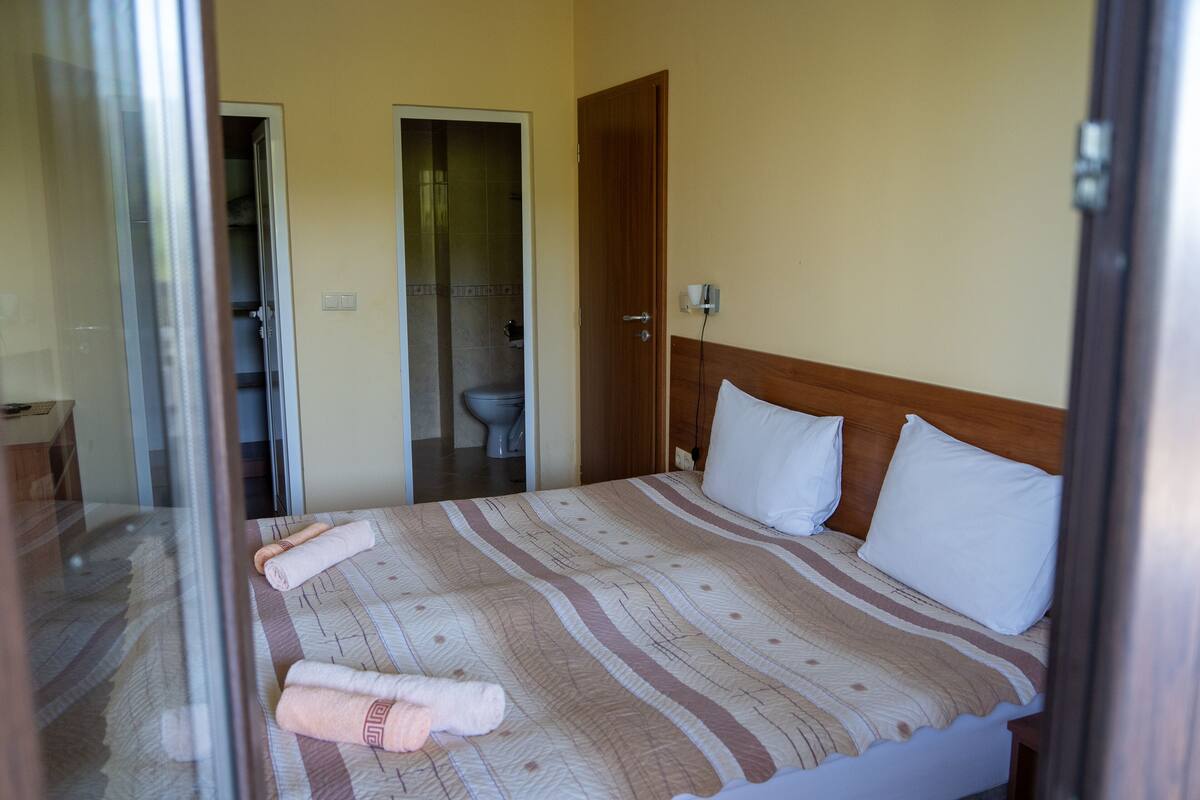 Suite panorámica | Espacio para trabajar con laptop, wifi gratis y ropa de cama