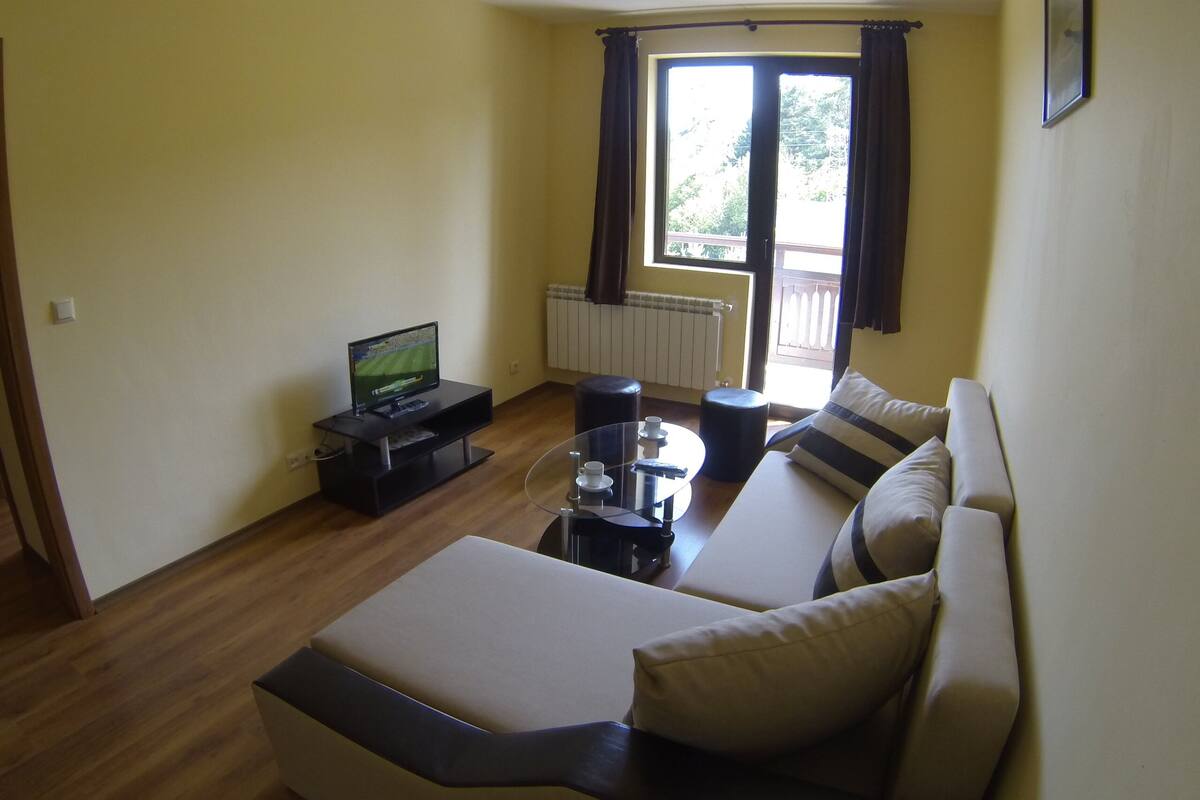 Suite Prestigio | Área de sala de estar | Televisión de pantalla plana