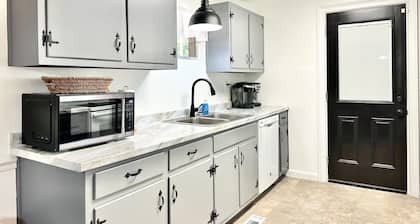 6 Mins to Stone Mtn Park, Outdoor Living & Dining