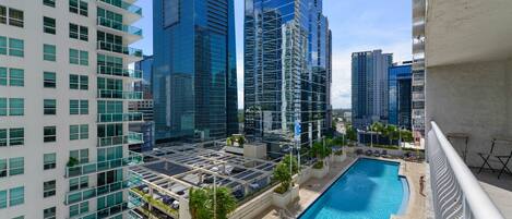 3 piscinas externas, espreguiçadeiras