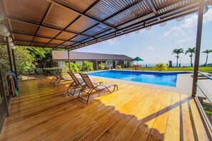 حمّام سباحة خارجي