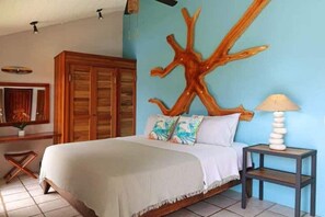6 Schlafzimmer, Reisekinderbett, WLAN, Bettwäsche