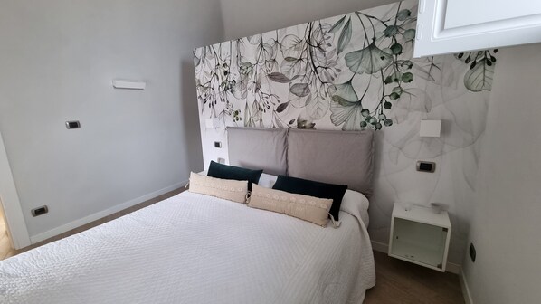 2 Schlafzimmer, Bügeleisen/Bügelbrett