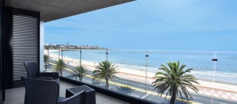 Sea Views in Exclusive Apartment with Garage