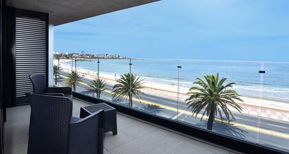 Sea Views in Exclusive Apartment with Garage