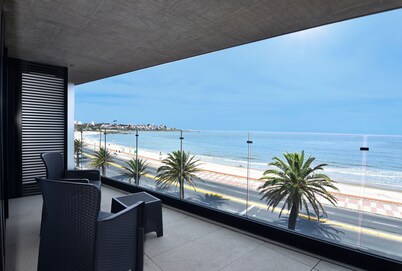Sea Views in Exclusive Apartment with Garage