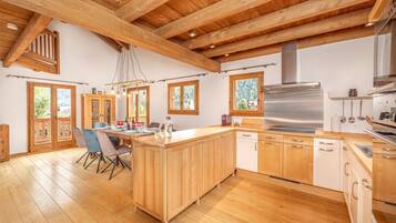 Oven, stovetop, dishwasher, coffee/tea maker