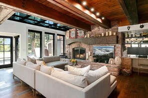 TV, fireplace - Stag Lodge at Deer Valley Resort - 4 Bed w/ Spa #7 (Park City)