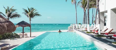 2 piscines extérieures, cabanons gratuits, parasols de plage