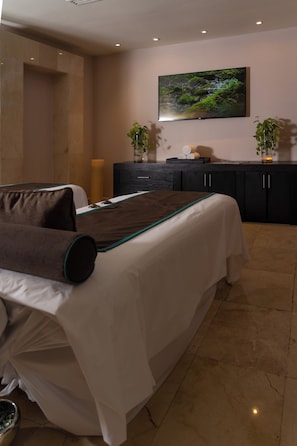 Sauna, banyera d'hidromassatge, bany turc i tractaments corporals