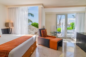 Sian Kaan Junior Suite | 迷你吧（备有免费物品）、客房内保险箱、办公桌、遮光窗帘