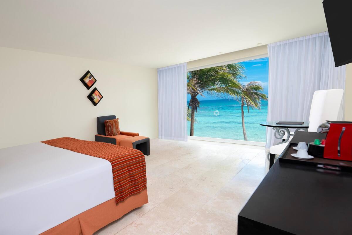 Sens Ocean Front | Minibar (free items), in-room safe, desk, blackout drapes