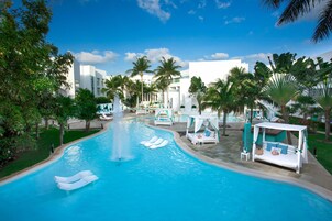 2 outdoor pools, free cabanas, pool umbrellas