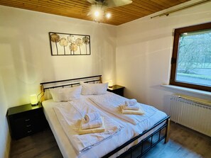 2 dormitorios, tabla de planchar con plancha, wifi gratis y ropa de cama