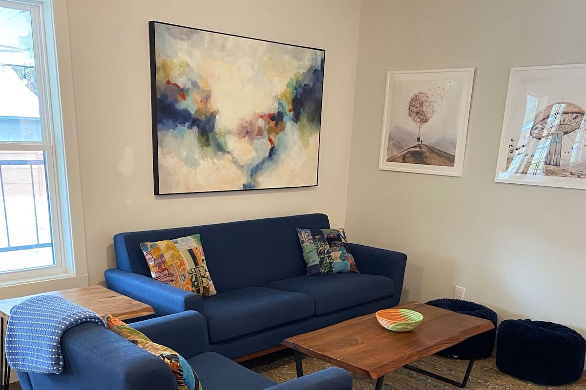 Casa Elite, 3 habitaciones | Área de sala de estar | Tenis de mesa y libros