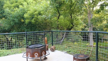 Premier Cabin, 2 Bedrooms, River View | Terrace/patio