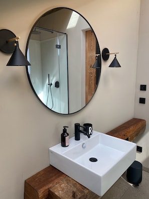 Towels, soap - Gemütliche Ferienwohnung (Müllheim im Markgräflerland)