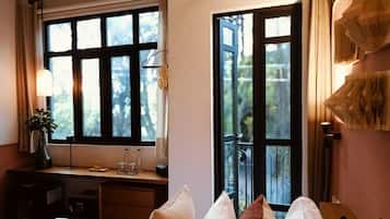 DELUXE FRUTIGER | Ropa de cama de alta calidad, edredón y minibar