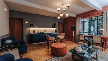 Premium bedding, down duvets, minibar, in-room safe