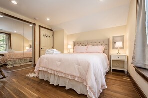 5 bedrooms, individually decorated, individually furnished, free WiFi