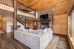 House (5 Bedrooms) | Property amenity