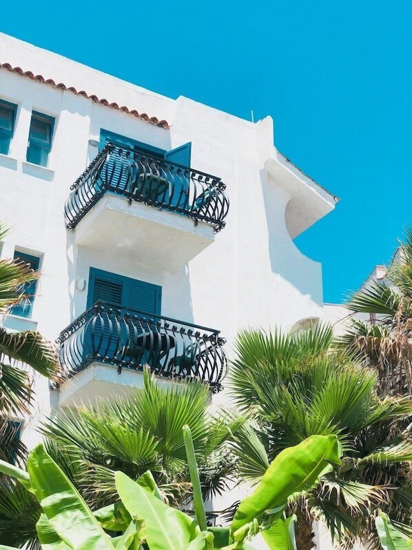 Exterior detail - Baia Degli Dei (Giardini Naxos)