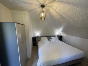 2 slaapkamers, een strijkplank/strijkijzer, wifi, beddengoed