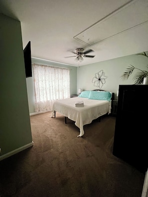 3 bedrooms, iron/ironing board, free WiFi, bed sheets - Charming Duplex in the heart of Leonardtown
 (Leonardtown)