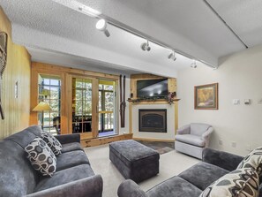 Fireplace, DVD player - Ski in, walk out, East Village Condo on the golf course. WH102 (Copper Mountain)