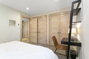 1 chambre, bureau, fer et planche à repasser, accès au Wi-Fi (inclus)