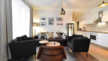 Deluxe Apartment | Living area