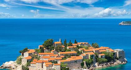 Between sea and mountain, in the countryside