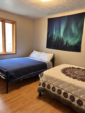 3 bedrooms, desk, iron/ironing board, free WiFi