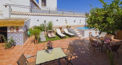 Cubo's Estudio Casabermeja Noches de Luna A & Pool / urban center / air conditioning / community pool