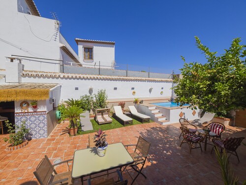 Cubo's Estudio Casabermeja Noches de Luna B & Pool / urban center / air conditioning / community pool