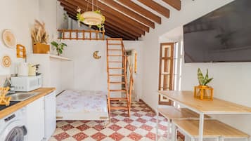 Iron/ironing board, free WiFi, bed sheets